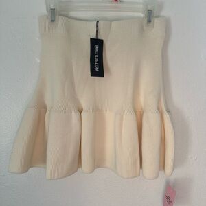 PrettyLittleThing short Cream skirt, size S